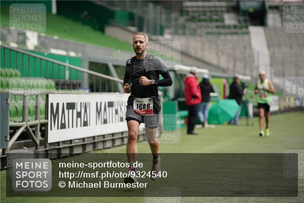 05.10.2025 - 20. swb-Marathon Bremen Michael Burmester http://msf.ph/oto/9324540 05.10.2025 12:27:53 Laufen im Stadion 258, 303, 593, 758, 1249, 1303, 1334, 1668, 1687, 2175, 1700 meine-sportfotos.de