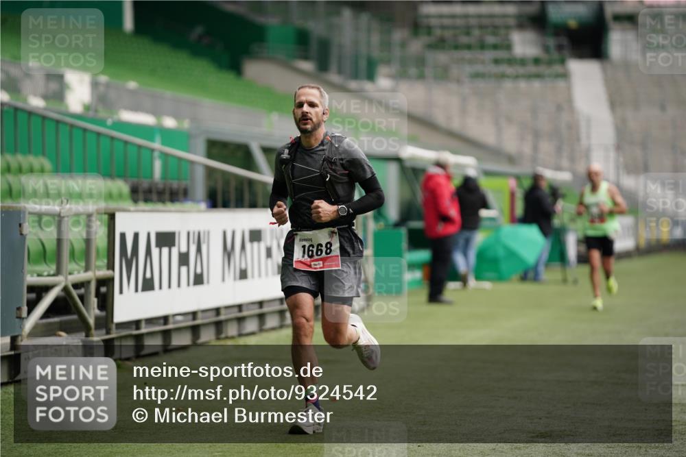 05.10.2025 - 20. swb-Marathon Bremen Michael Burmester http://msf.ph/oto/9324542 05.10.2025 12:27:53 Laufen im Stadion 258, 303, 593, 758, 1249, 1303, 1334, 1668, 1687, 2175, 1700 meine-sportfotos.de