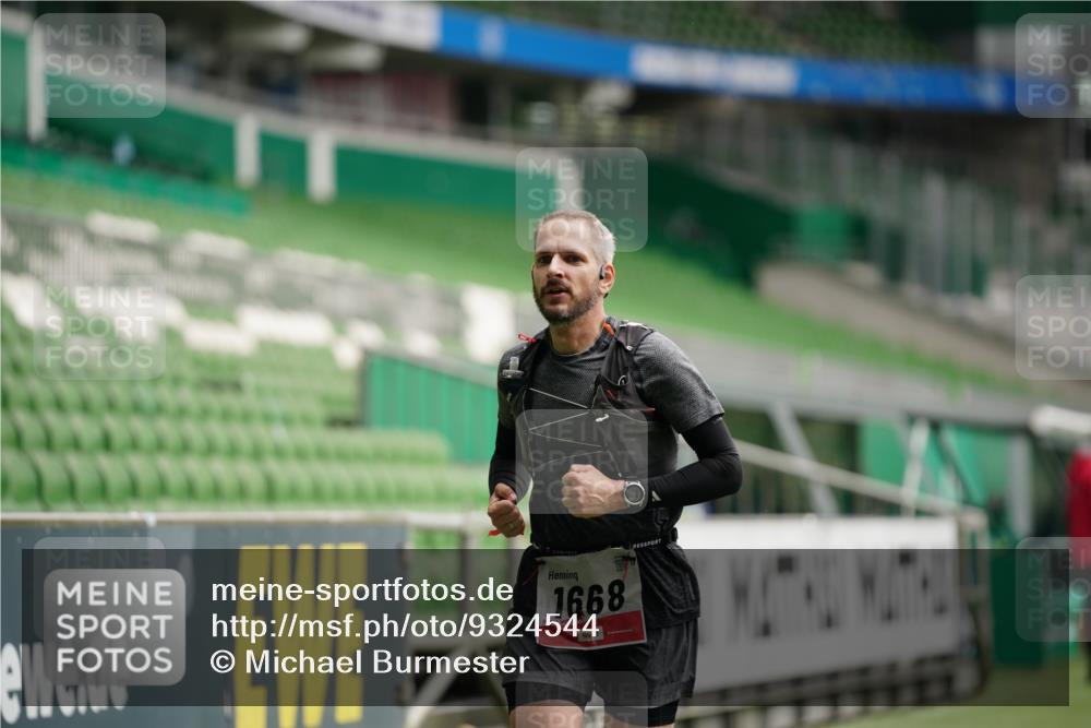 05.10.2025 - 20. swb-Marathon Bremen Michael Burmester http://msf.ph/oto/9324544 05.10.2025 12:27:54 Laufen im Stadion 258, 303, 593, 758, 1249, 1303, 1334, 1668, 1687, 2175, 1700 meine-sportfotos.de