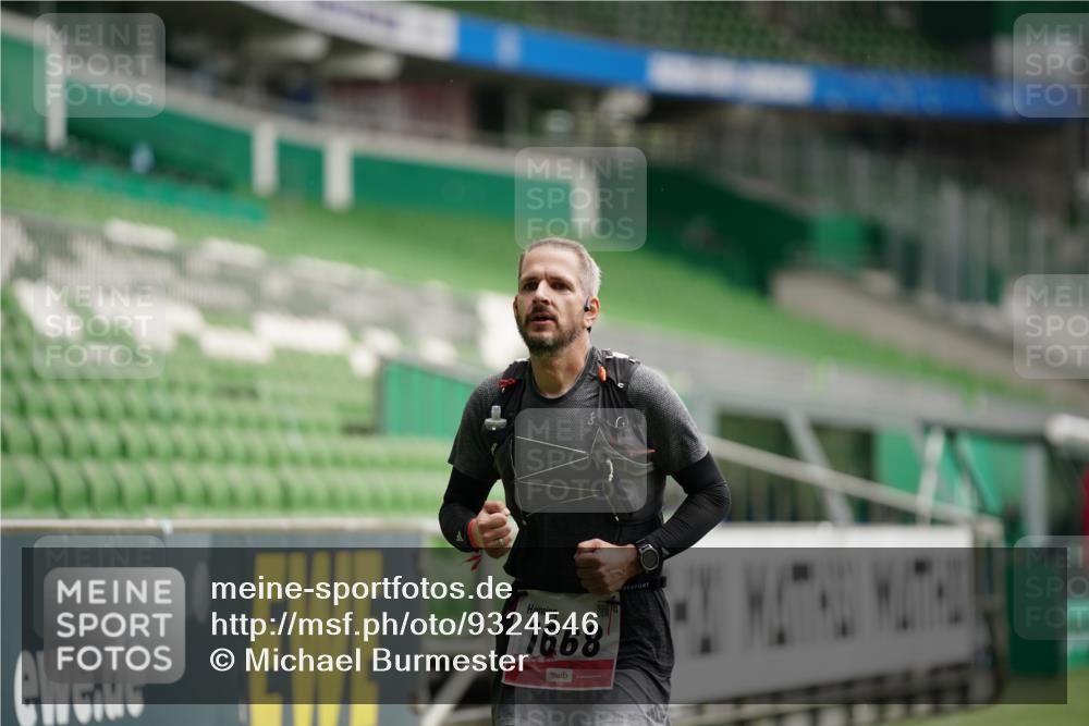 05.10.2025 - 20. swb-Marathon Bremen Michael Burmester http://msf.ph/oto/9324546 05.10.2025 12:27:54 Laufen im Stadion 258, 303, 593, 758, 1249, 1303, 1334, 1668, 1687, 2175, 1700 meine-sportfotos.de