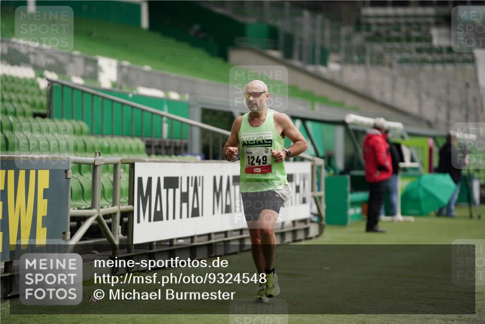05.10.2025 - 20. swb-Marathon Bremen Michael Burmester http://msf.ph/oto/9324548 05.10.2025 12:27:59 Laufen im Stadion 258, 303, 593, 758, 1249, 1303, 1334, 1668, 1687, 2175 meine-sportfotos.de