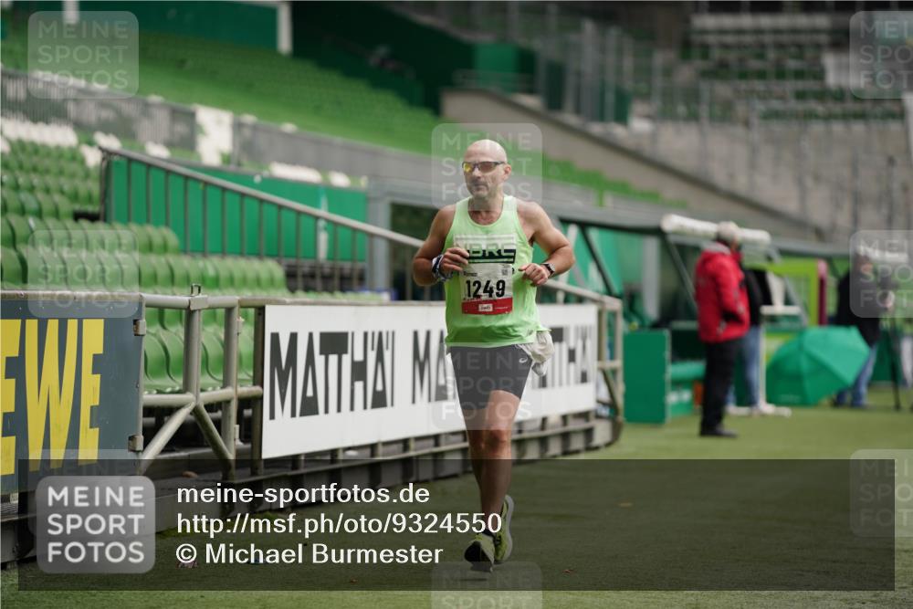 05.10.2025 - 20. swb-Marathon Bremen Michael Burmester http://msf.ph/oto/9324550 05.10.2025 12:27:59 Laufen im Stadion 258, 303, 593, 758, 1249, 1303, 1334, 1668, 1687, 2175 meine-sportfotos.de