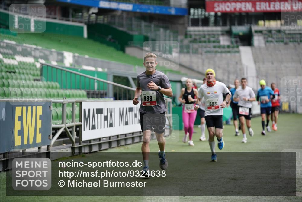 05.10.2025 - 20. swb-Marathon Bremen Michael Burmester http://msf.ph/oto/9324638 05.10.2025 12:30:34 Laufen im Stadion 419, 426, 603, 618, 999, 1565, 1647, 2056, 2133, 5060, 7751 meine-sportfotos.de