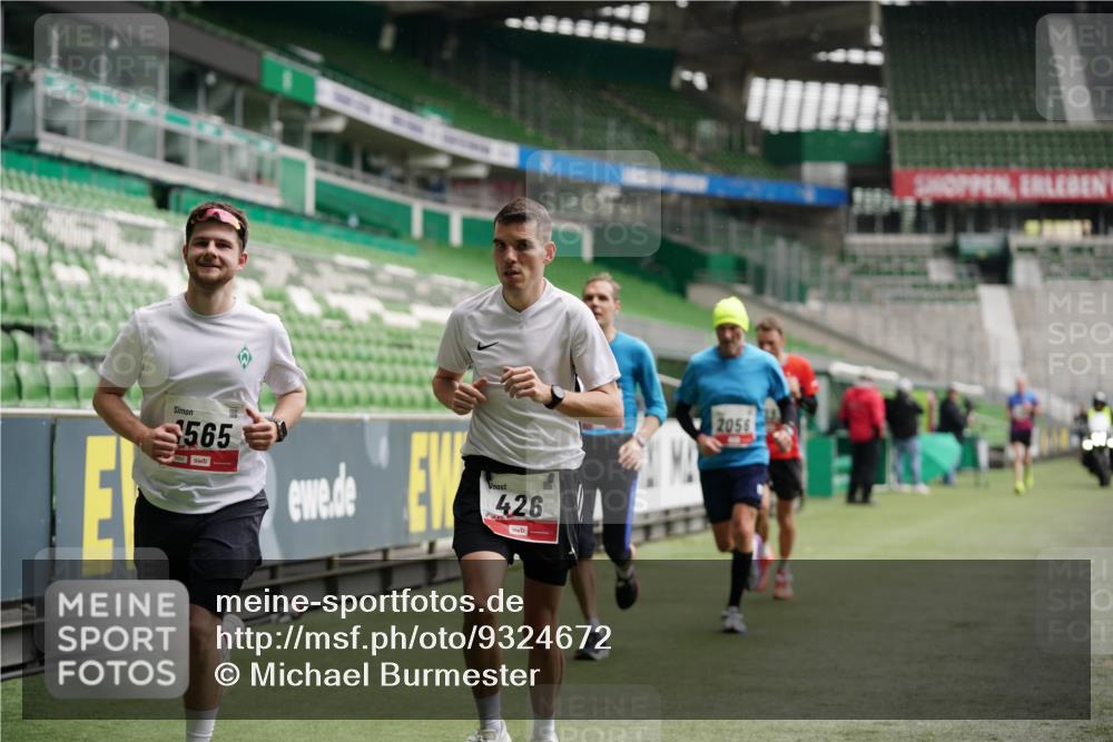 05.10.2025 - 20. swb-Marathon Bremen Michael Burmester http://msf.ph/oto/9324672 05.10.2025 12:30:42 Laufen im Stadion 419, 426, 603, 618, 999, 1293, 1565, 1647, 2056, 2133, 5060 meine-sportfotos.de