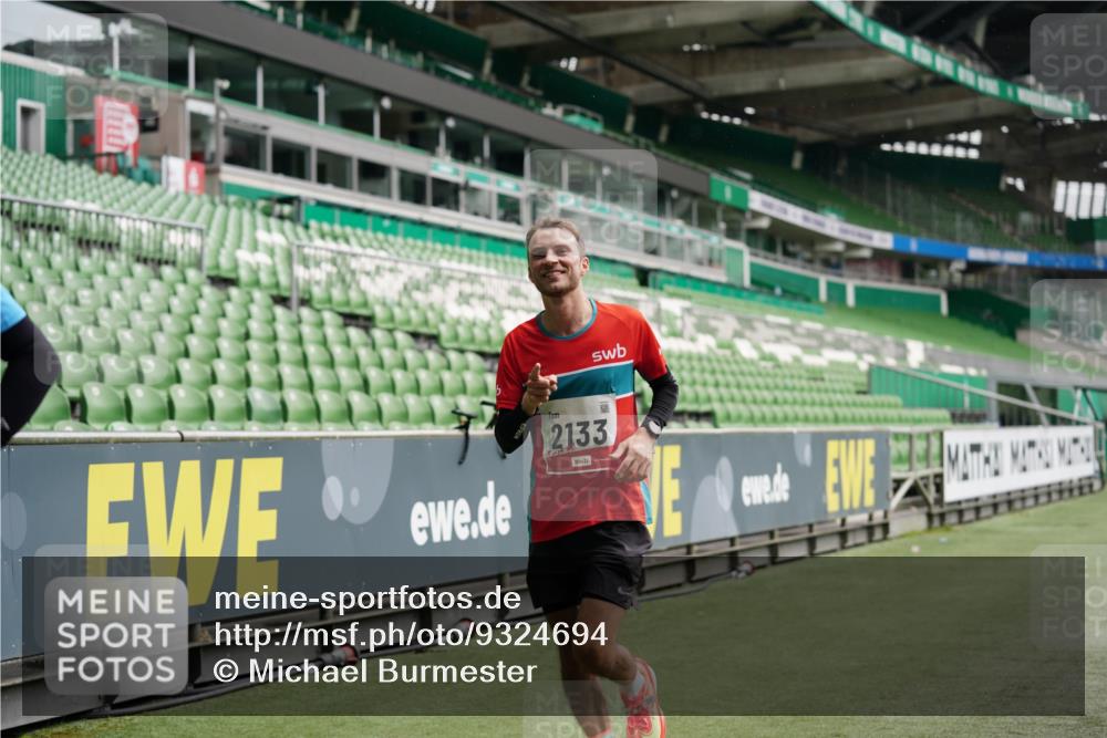 05.10.2025 - 20. swb-Marathon Bremen Michael Burmester http://msf.ph/oto/9324694 05.10.2025 12:30:46 Laufen im Stadion 419, 426, 603, 618, 999, 1293, 1565, 1647, 2056, 2133, 5060 meine-sportfotos.de