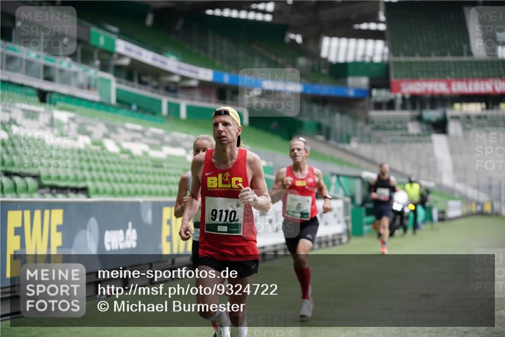 05.10.2025 - 20. swb-Marathon Bremen Michael Burmester http://msf.ph/oto/9324722 05.10.2025 12:31:03 Laufen im Stadion 6, 8, 419, 426, 603, 618, 999, 1293, 1565, 1647, 1814, 2056, 2133, 9110, 5060 meine-sportfotos.de