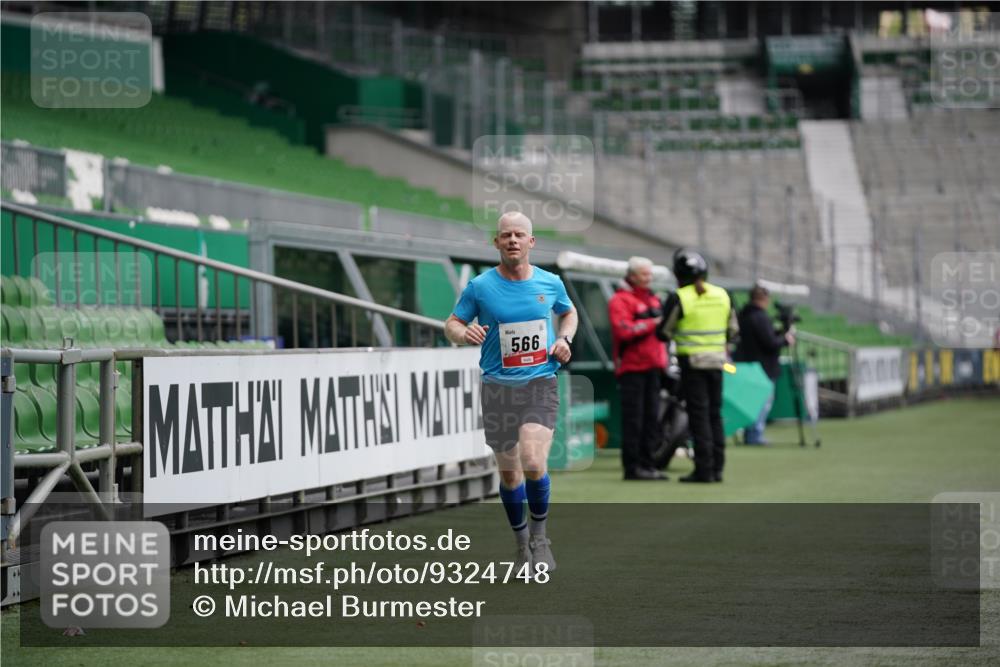 05.10.2025 - 20. swb-Marathon Bremen Michael Burmester http://msf.ph/oto/9324748 05.10.2025 12:31:36 Laufen im Stadion 6, 8, 566, 1293, 1814, 2054, 9110, 419, 426, 603, 999, 1565, 1647, 2056, 2133 meine-sportfotos.de