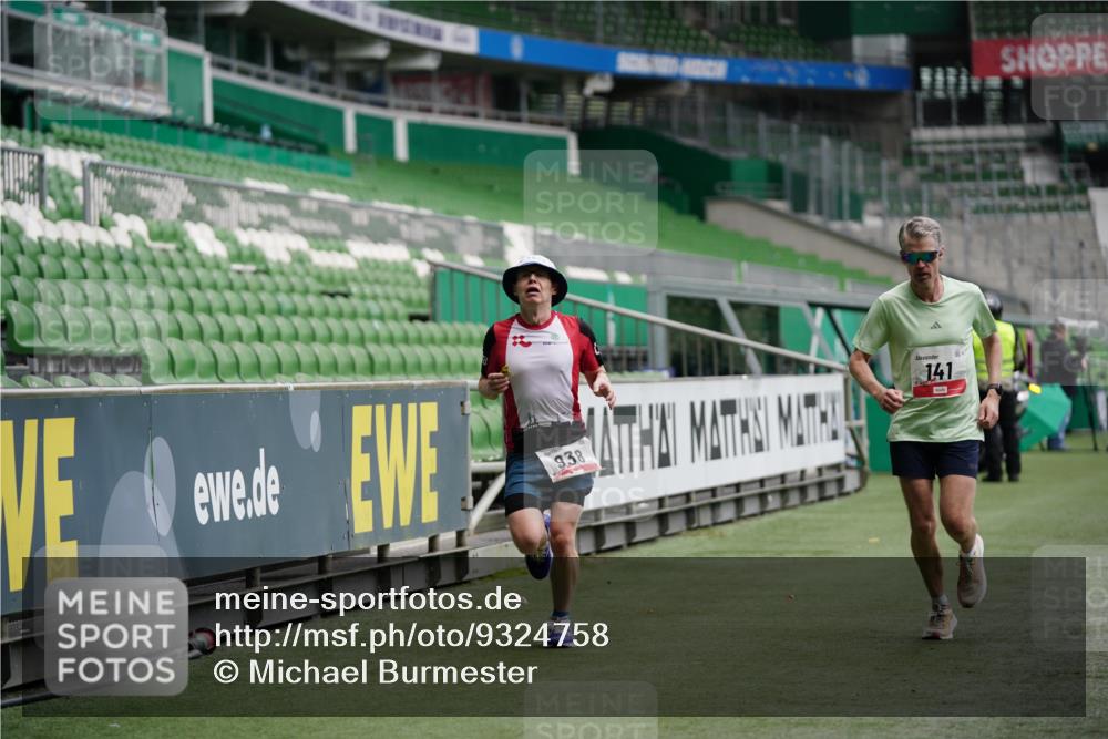 05.10.2025 - 20. swb-Marathon Bremen Michael Burmester http://msf.ph/oto/9324758 05.10.2025 12:31:55 Laufen im Stadion 6, 8, 141, 566, 569, 938, 1093, 1665, 2054, 9110, 1293, 1814 meine-sportfotos.de