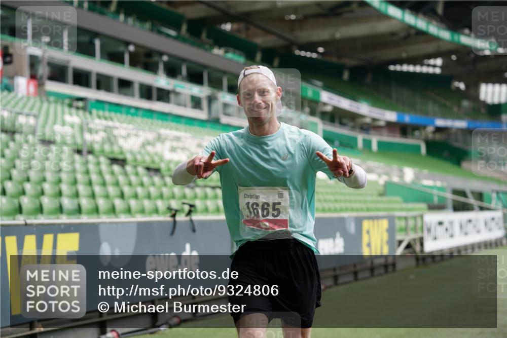 05.10.2025 - 20. swb-Marathon Bremen Michael Burmester http://msf.ph/oto/9324806 05.10.2025 12:32:19 Laufen im Stadion 141, 566, 569, 650, 664, 908, 938, 1093, 1665, 6, 2054 meine-sportfotos.de