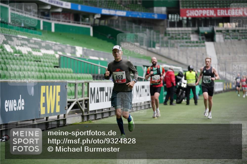 05.10.2025 - 20. swb-Marathon Bremen Michael Burmester http://msf.ph/oto/9324828 05.10.2025 12:32:33 Laufen im Stadion 141, 569, 650, 664, 908, 938, 1093, 1665, 2033, 2682, 566, 2054 meine-sportfotos.de