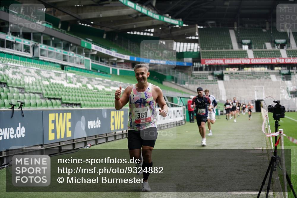 05.10.2025 - 20. swb-Marathon Bremen Michael Burmester http://msf.ph/oto/9324882 05.10.2025 12:32:55 Laufen im Stadion 121, 218, 369, 650, 664, 746, 850, 908, 1494, 1617, 1913, 1928, 2033, 2267, 2682, 4251, 6957, 141, 569, 938, 1093, 1665 meine-sportfotos.de
