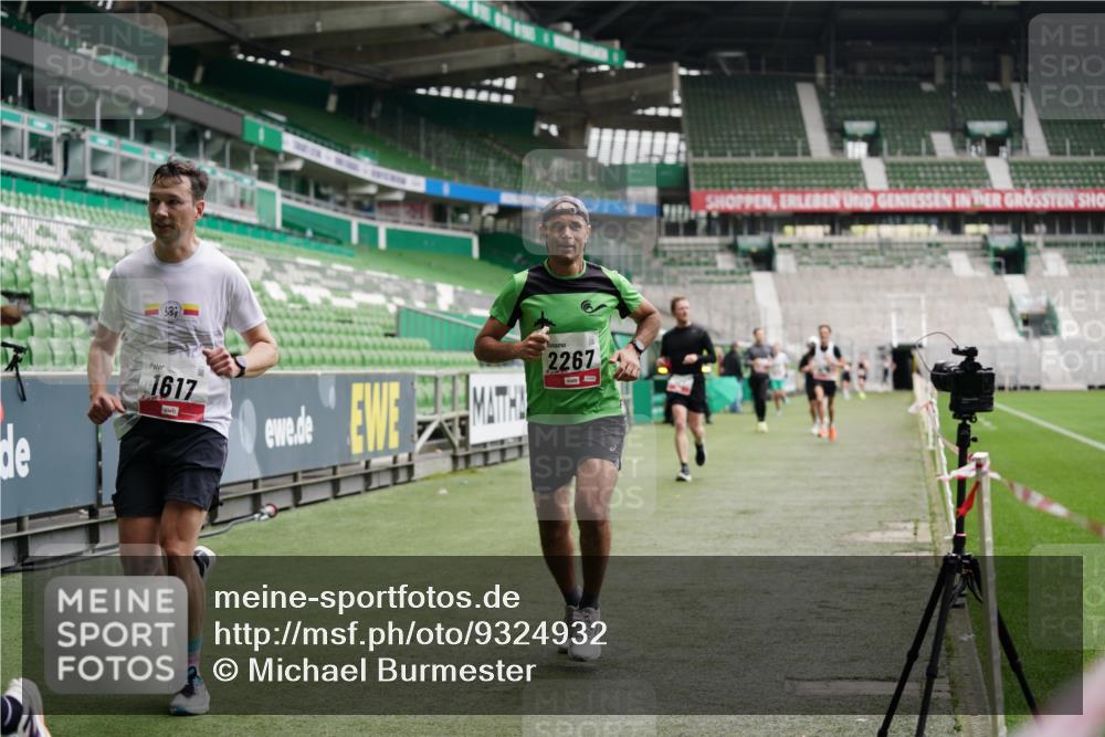 05.10.2025 - 20. swb-Marathon Bremen Michael Burmester http://msf.ph/oto/9324932 05.10.2025 12:33:09 Laufen im Stadion 121, 218, 363, 369, 650, 664, 746, 850, 908, 1372, 1494, 1617, 1889, 1913, 1928, 2000, 2033, 2267, 2682, 4251, 6957, 7259, 8582, 569, 1093, 1665 meine-sportfotos.de
