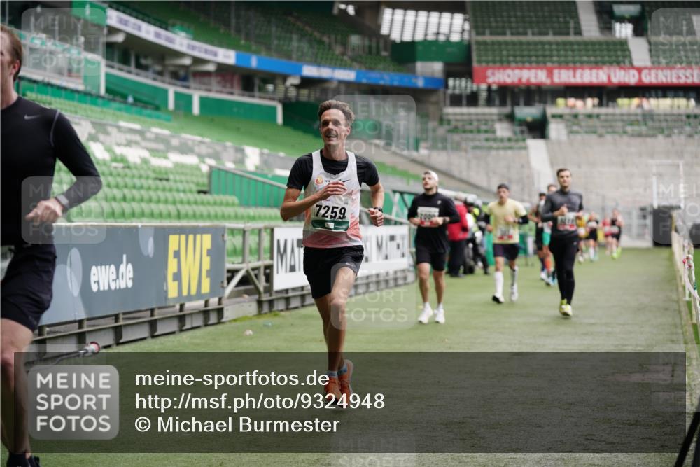 05.10.2025 - 20. swb-Marathon Bremen Michael Burmester http://msf.ph/oto/9324948 05.10.2025 12:33:14 Laufen im Stadion 121, 218, 307, 363, 369, 650, 664, 746, 850, 1070, 1372, 1494, 1617, 1889, 1913, 1928, 2000, 2033, 2267, 2682, 4251, 6957, 7259, 8582, 664, 908 meine-sportfotos.de
