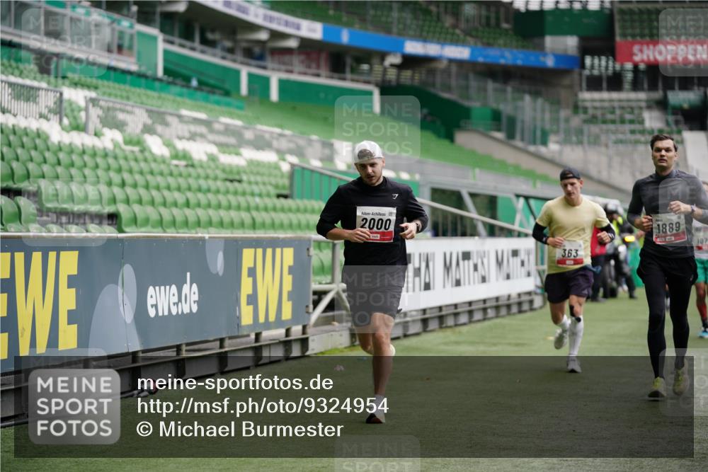 05.10.2025 - 20. swb-Marathon Bremen Michael Burmester http://msf.ph/oto/9324954 05.10.2025 12:33:17 Laufen im Stadion 121, 218, 307, 363, 369, 474, 650, 746, 850, 900, 1070, 1372, 1494, 1617, 1889, 1913, 1928, 2000, 2033, 2267, 2682, 4251, 6957, 7259, 8582, 664, 908 meine-sportfotos.de