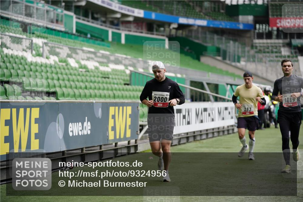 05.10.2025 - 20. swb-Marathon Bremen Michael Burmester http://msf.ph/oto/9324956 05.10.2025 12:33:17 Laufen im Stadion 121, 218, 307, 363, 369, 474, 650, 746, 850, 900, 1070, 1372, 1494, 1617, 1889, 1913, 1928, 2000, 2033, 2267, 2682, 4251, 6957, 7259, 8582, 664, 908 meine-sportfotos.de