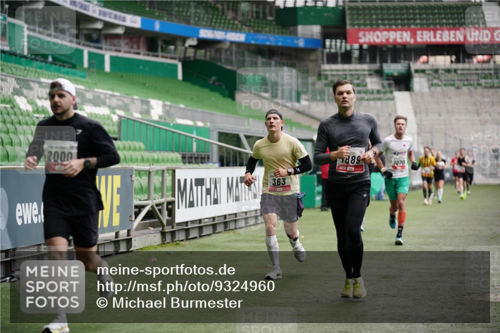 05.10.2025 - 20. swb-Marathon Bremen Michael Burmester http://msf.ph/oto/9324960 05.10.2025 12:33:18 Laufen im Stadion 121, 218, 307, 363, 369, 474, 650, 746, 850, 900, 1070, 1360, 1372, 1494, 1617, 1889, 1913, 1928, 2000, 2033, 2267, 2682, 4251, 6957, 7259, 8582, 650, 664, 908 meine-sportfotos.de