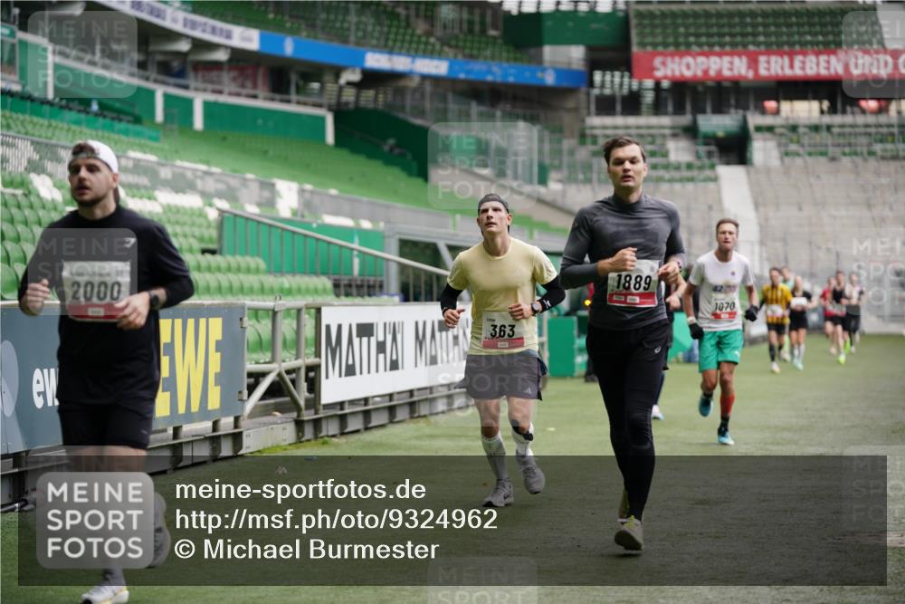 05.10.2025 - 20. swb-Marathon Bremen Michael Burmester http://msf.ph/oto/9324962 05.10.2025 12:33:18 Laufen im Stadion 121, 218, 307, 363, 369, 474, 650, 746, 850, 900, 1070, 1360, 1372, 1494, 1617, 1889, 1913, 1928, 2000, 2033, 2267, 2682, 4251, 6957, 7259, 8582, 650, 664, 908 meine-sportfotos.de