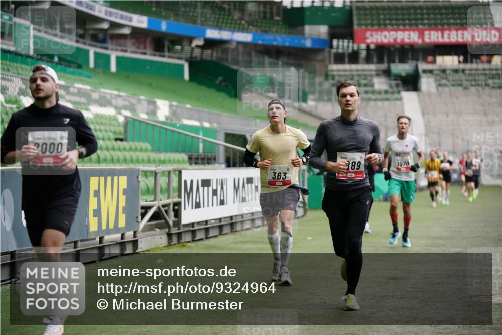 05.10.2025 - 20. swb-Marathon Bremen Michael Burmester http://msf.ph/oto/9324964 05.10.2025 12:33:18 Laufen im Stadion 121, 218, 307, 363, 369, 474, 650, 746, 850, 900, 1070, 1360, 1372, 1494, 1617, 1889, 1913, 1928, 2000, 2033, 2267, 2682, 4251, 6957, 7259, 8582, 650, 664, 908 meine-sportfotos.de
