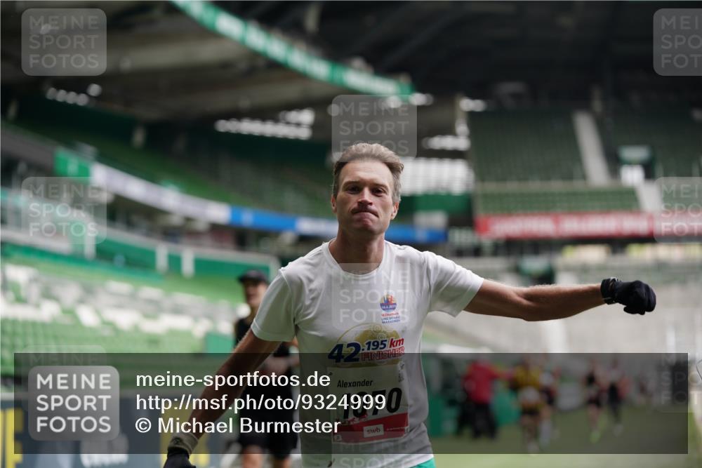 05.10.2025 - 20. swb-Marathon Bremen Michael Burmester http://msf.ph/oto/9324999 05.10.2025 12:33:23 Laufen im Stadion 121, 218, 307, 363, 369, 474, 746, 850, 900, 1070, 1360, 1372, 1494, 1617, 1889, 1913, 1928, 2000, 2033, 2267, 2682, 4251, 6957, 7259, 8582, 650, 664, 908 meine-sportfotos.de