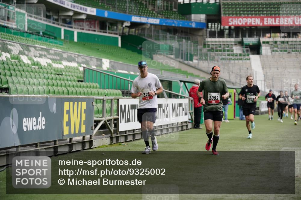 05.10.2025 - 20. swb-Marathon Bremen Michael Burmester http://msf.ph/oto/9325002 05.10.2025 12:44:09 Laufen im Stadion 288, 329, 506, 548, 706, 917, 1196, 1992, 2092, 2249, 2967, 3435, 4369, 4422, 4631, 4867, 5014, 5287, 5495, 5908, 5988, 6385, 6912, 7099, 7373, 7525, 7816, 7949, 8030, 8275, 8593, 9095, 577, 628, 1641, 1652, 1745, 3580, 5231, 5815, 6224, 6423, 7269, 7498, 7668, 7816, 7834, 8053 meine-sportfotos.de