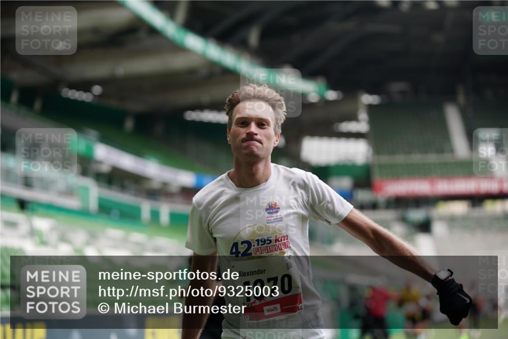 05.10.2025 - 20. swb-Marathon Bremen Michael Burmester http://msf.ph/oto/9325003 05.10.2025 12:33:23 Laufen im Stadion 121, 218, 307, 363, 369, 474, 746, 850, 900, 1070, 1360, 1372, 1494, 1617, 1889, 1913, 1928, 2000, 2033, 2267, 2682, 4251, 6957, 7259, 8582, 650, 664, 908 meine-sportfotos.de