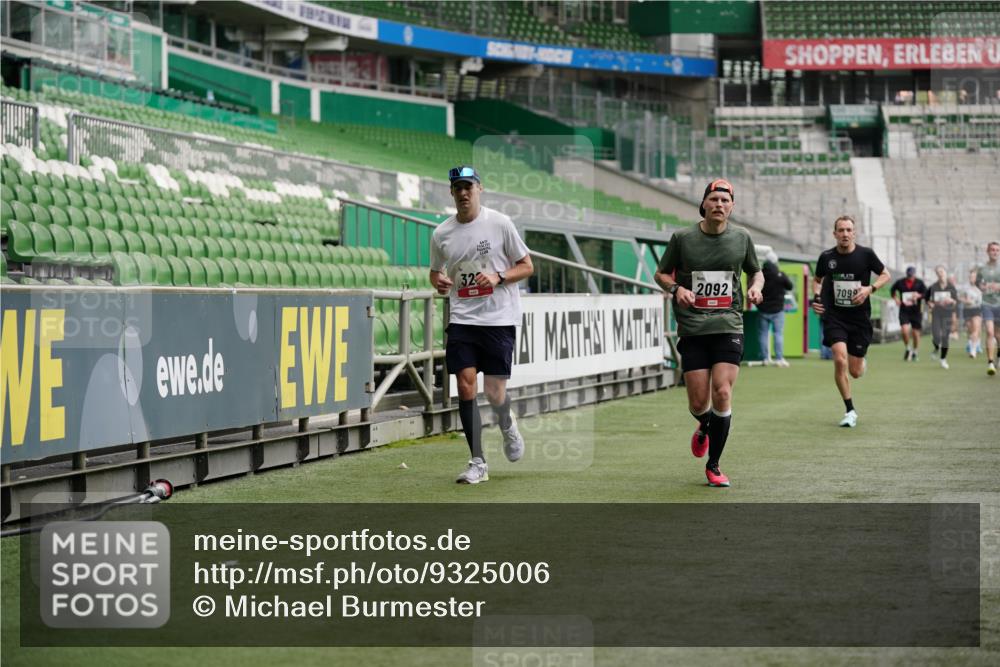 05.10.2025 - 20. swb-Marathon Bremen Michael Burmester http://msf.ph/oto/9325006 05.10.2025 12:44:10 Laufen im Stadion 288, 329, 506, 548, 706, 917, 1196, 1992, 2092, 2249, 2967, 3435, 4369, 4422, 4631, 4867, 5014, 5287, 5495, 5908, 5988, 6385, 6912, 7099, 7373, 7525, 7949, 8030, 8275, 8593, 9095, 577, 628, 1641, 1652, 1745, 3580, 5231, 5287, 5495, 5815, 5988, 6224, 6423, 7269, 7498, 7668, 7816, 7834, 8053, 9095 meine-sportfotos.de