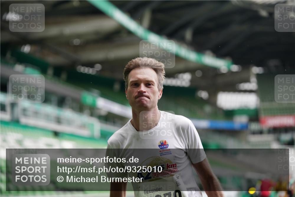 05.10.2025 - 20. swb-Marathon Bremen Michael Burmester http://msf.ph/oto/9325010 05.10.2025 12:33:23 Laufen im Stadion 121, 218, 307, 363, 369, 474, 746, 850, 900, 1070, 1360, 1372, 1494, 1617, 1889, 1913, 1928, 2000, 2033, 2267, 2682, 4251, 6957, 7259, 8582, 650, 664, 908 meine-sportfotos.de