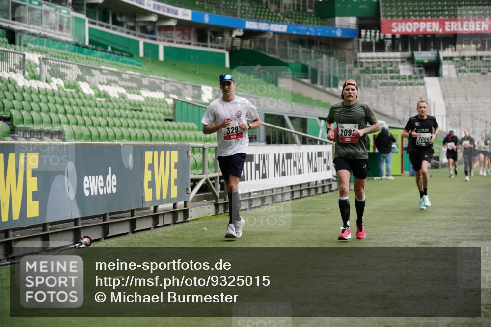 05.10.2025 - 20. swb-Marathon Bremen Michael Burmester http://msf.ph/oto/9325015 05.10.2025 12:44:10 Laufen im Stadion 288, 329, 506, 548, 706, 917, 1196, 1992, 2092, 2249, 2967, 3435, 4369, 4422, 4631, 4867, 5014, 5287, 5495, 5908, 5988, 6385, 6912, 7099, 7373, 7525, 7949, 8030, 8275, 8593, 9095, 577, 628, 1641, 1652, 1745, 3580, 5231, 5287, 5495, 5815, 5988, 6224, 6423, 7269, 7498, 7668, 7816, 7834, 8053, 9095 meine-sportfotos.de