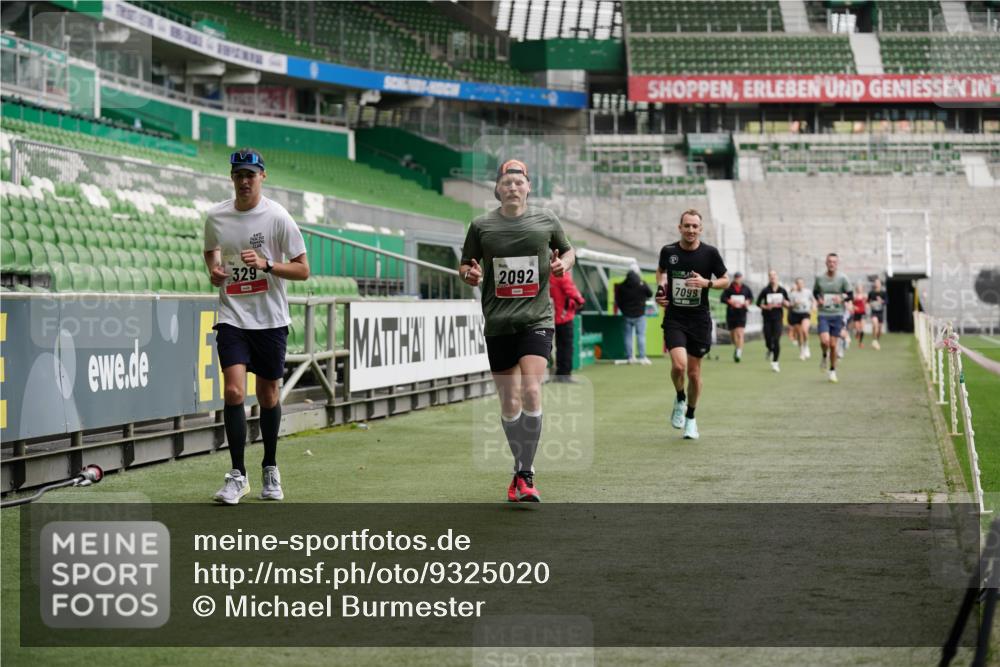 05.10.2025 - 20. swb-Marathon Bremen Michael Burmester http://msf.ph/oto/9325020 05.10.2025 12:44:11 Laufen im Stadion 288, 329, 506, 548, 706, 917, 1196, 1992, 2092, 2249, 2967, 3150, 3435, 4369, 4422, 4631, 4867, 5014, 5908, 6385, 6912, 7099, 7373, 7525, 7949, 8030, 8275, 8593, 577, 628, 1641, 1745, 3435, 3580, 4631, 4867, 5231, 5287, 5495, 5815, 5988, 6224, 6423, 6912, 7269, 7498, 7668, 7816, 7834, 8053, 8593, 9095 meine-sportfotos.de
