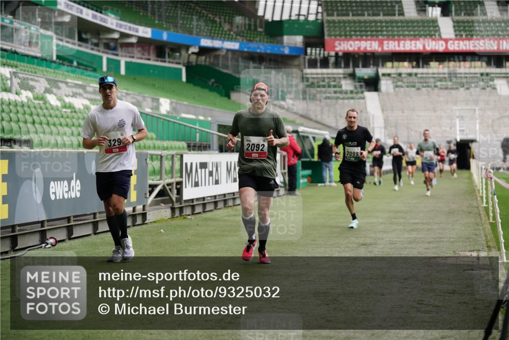 05.10.2025 - 20. swb-Marathon Bremen Michael Burmester http://msf.ph/oto/9325032 05.10.2025 12:44:11 Laufen im Stadion 288, 329, 506, 548, 706, 917, 1196, 1992, 2092, 2249, 2967, 3150, 3435, 4369, 4422, 4631, 4867, 5014, 5908, 6385, 6912, 7099, 7373, 7525, 7949, 8030, 8275, 8593, 577, 628, 1641, 1745, 3435, 3580, 4631, 4867, 5231, 5287, 5495, 5815, 5988, 6224, 6423, 6912, 7269, 7498, 7668, 7816, 7834, 8053, 8593, 9095 meine-sportfotos.de