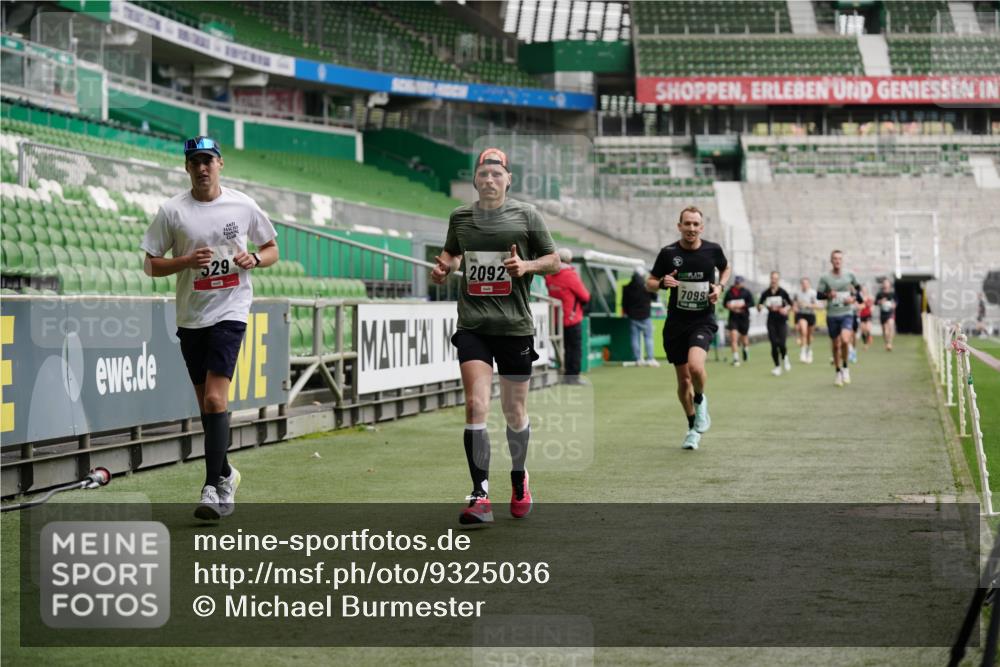 05.10.2025 - 20. swb-Marathon Bremen Michael Burmester http://msf.ph/oto/9325036 05.10.2025 12:44:11 Laufen im Stadion 288, 329, 506, 548, 706, 917, 1196, 1992, 2092, 2249, 2967, 3150, 3435, 4369, 4422, 4631, 4867, 5014, 5908, 6385, 6912, 7099, 7373, 7525, 7949, 8030, 8275, 8593, 577, 628, 1641, 1745, 3435, 3580, 4631, 4867, 5231, 5287, 5495, 5815, 5988, 6224, 6423, 6912, 7269, 7498, 7668, 7816, 7834, 8053, 8593, 9095 meine-sportfotos.de