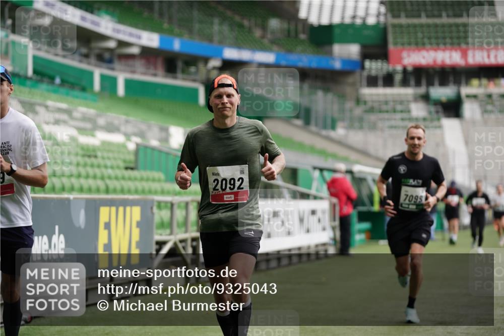 05.10.2025 - 20. swb-Marathon Bremen Michael Burmester http://msf.ph/oto/9325043 05.10.2025 12:44:12 Laufen im Stadion 288, 329, 506, 539, 548, 706, 917, 1196, 1992, 2092, 2249, 2967, 3150, 3982, 4369, 4422, 5014, 5908, 6385, 7099, 7373, 7525, 7949, 8030, 8275, 577, 628, 1641, 1745, 2967, 3435, 3580, 4369, 4631, 4867, 5231, 5287, 5495, 5815, 5988, 6224, 6385, 6423, 6912, 7269, 7498, 7668, 7816, 7834, 8053, 8593, 9095 meine-sportfotos.de