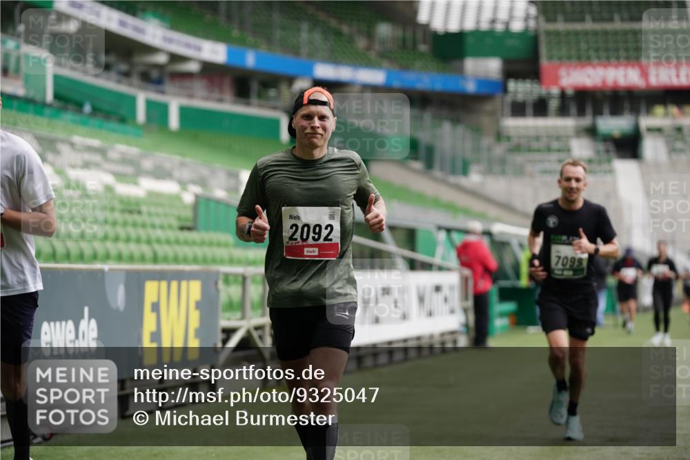 05.10.2025 - 20. swb-Marathon Bremen Michael Burmester http://msf.ph/oto/9325047 05.10.2025 12:44:13 Laufen im Stadion 288, 329, 506, 539, 548, 706, 917, 1196, 1992, 2092, 2249, 3150, 3982, 4422, 5014, 5908, 7099, 7373, 7525, 7949, 8030, 8275, 577, 628, 706, 1641, 1745, 2967, 3435, 3580, 4369, 4631, 4867, 5287, 5495, 5815, 5988, 6224, 6385, 6912, 7269, 7668, 7816, 7834, 8053, 8593, 9095 meine-sportfotos.de