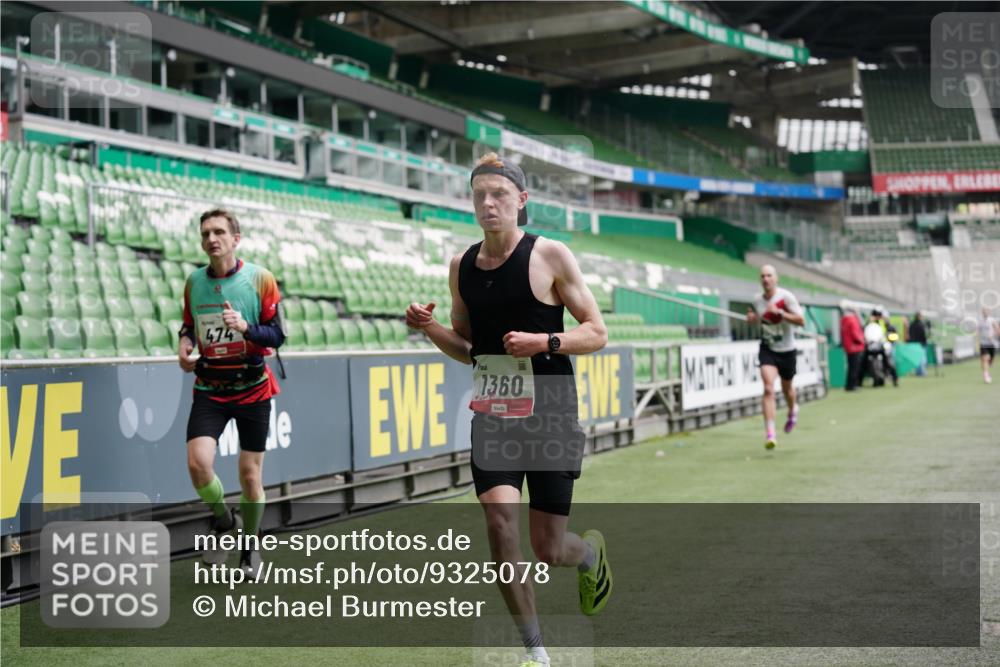 05.10.2025 - 20. swb-Marathon Bremen Michael Burmester http://msf.ph/oto/9325078 05.10.2025 12:33:34 Laufen im Stadion 121, 218, 307, 363, 369, 474, 746, 838, 850, 900, 1070, 1360, 1372, 1494, 1617, 1889, 1913, 1928, 2000, 2267, 4251, 5640, 6957, 7259, 8550, 8582, 9046, 650, 664, 2033, 2682 meine-sportfotos.de