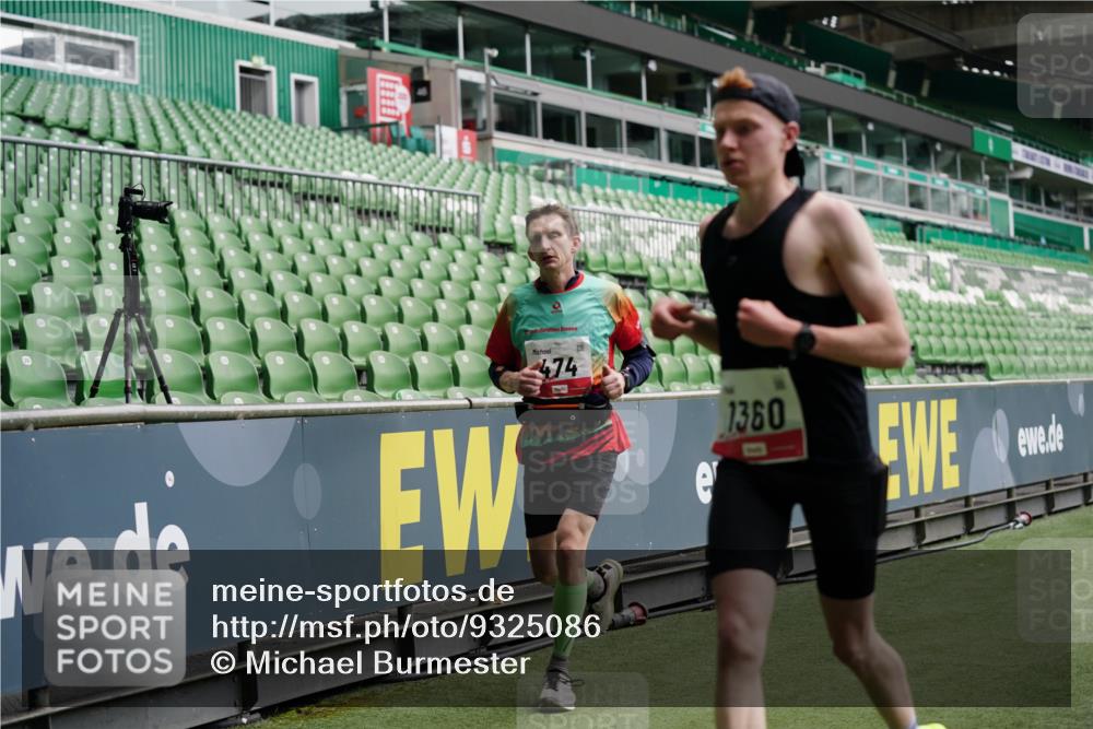 05.10.2025 - 20. swb-Marathon Bremen Michael Burmester http://msf.ph/oto/9325086 05.10.2025 12:33:35 Laufen im Stadion 121, 218, 307, 363, 369, 474, 746, 838, 850, 900, 1070, 1360, 1372, 1494, 1617, 1889, 1913, 1928, 2000, 2267, 4251, 5640, 6957, 7259, 8550, 8582, 9046, 650, 746, 2033, 2682 meine-sportfotos.de
