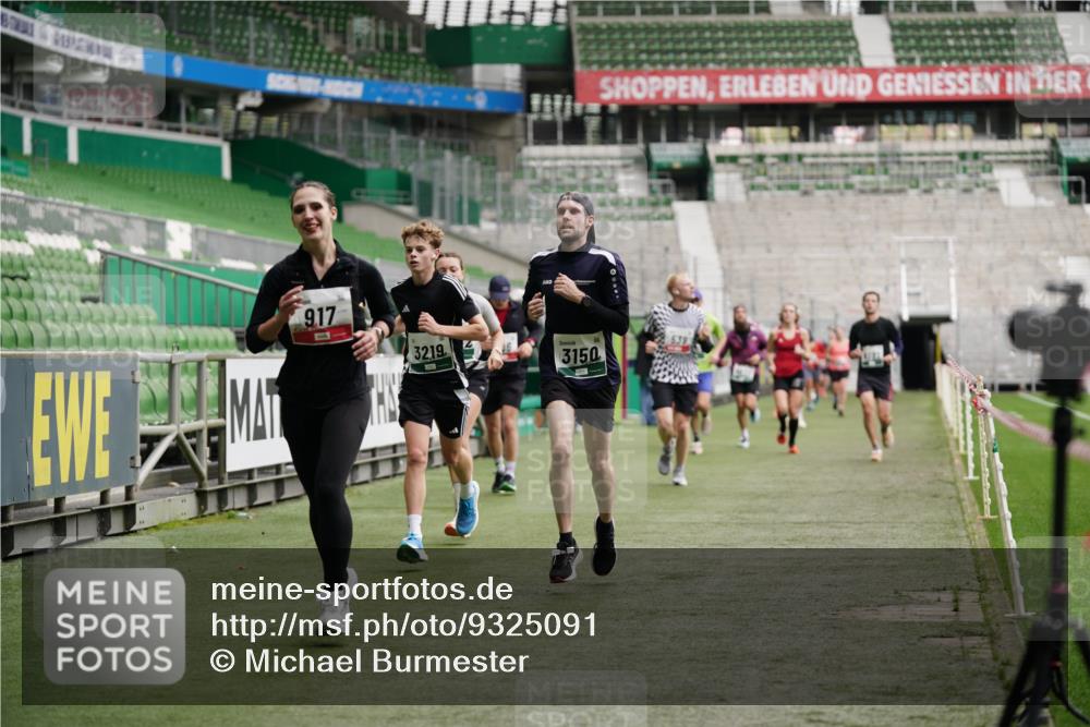 05.10.2025 - 20. swb-Marathon Bremen Michael Burmester http://msf.ph/oto/9325091 05.10.2025 12:44:21 Laufen im Stadion 288, 329, 506, 539, 548, 642, 657, 917, 1196, 1992, 2092, 2188, 2249, 3150, 3219, 3251, 3982, 4422, 5908, 6633, 7099, 7373, 7525, 7949, 8030, 8169, 8275, 8351, 8382, 577, 706, 2967, 3435, 3580, 4369, 4631, 4867, 5014, 5287, 5495, 5815, 5988, 6224, 6385, 6912, 7816, 7834, 8275, 8593, 9095 meine-sportfotos.de