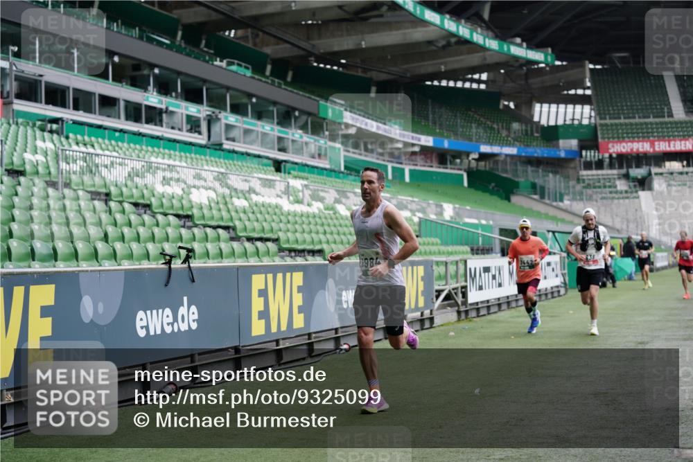 05.10.2025 - 20. swb-Marathon Bremen Michael Burmester http://msf.ph/oto/9325099 05.10.2025 12:33:43 Laufen im Stadion 121, 218, 307, 363, 474, 838, 900, 1070, 1338, 1360, 1372, 1617, 1889, 1913, 2000, 2267, 3552, 4251, 5640, 6957, 6984, 7259, 7442, 8550, 8582, 9046, 369, 746, 850, 1494, 1928, 2033, 2682 meine-sportfotos.de