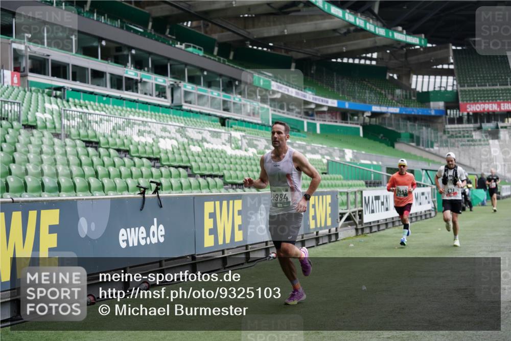 05.10.2025 - 20. swb-Marathon Bremen Michael Burmester http://msf.ph/oto/9325103 05.10.2025 12:33:43 Laufen im Stadion 121, 218, 307, 363, 474, 838, 900, 1070, 1338, 1360, 1372, 1617, 1889, 1913, 2000, 2267, 3552, 4251, 5640, 6957, 6984, 7259, 7442, 8550, 8582, 9046, 369, 746, 850, 1494, 1928, 2033, 2682 meine-sportfotos.de
