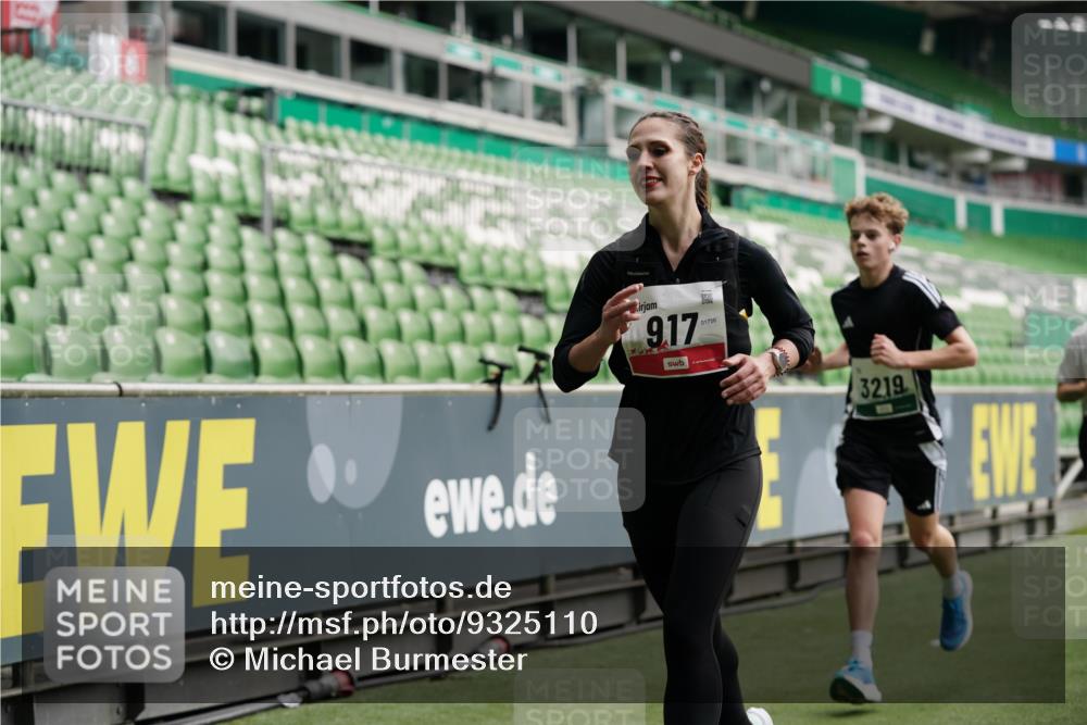 05.10.2025 - 20. swb-Marathon Bremen Michael Burmester http://msf.ph/oto/9325110 05.10.2025 12:44:23 Laufen im Stadion 288, 329, 506, 539, 548, 642, 657, 917, 1196, 2092, 2188, 2249, 3150, 3219, 3251, 3982, 4422, 5908, 6633, 7099, 7373, 7525, 7949, 8030, 8169, 8351, 8382, 577, 706, 1992, 2967, 3435, 3580, 4369, 4631, 4867, 5014, 5287, 5495, 5988, 6224, 6385, 6912, 7816, 7834, 8275, 8593, 9095 meine-sportfotos.de