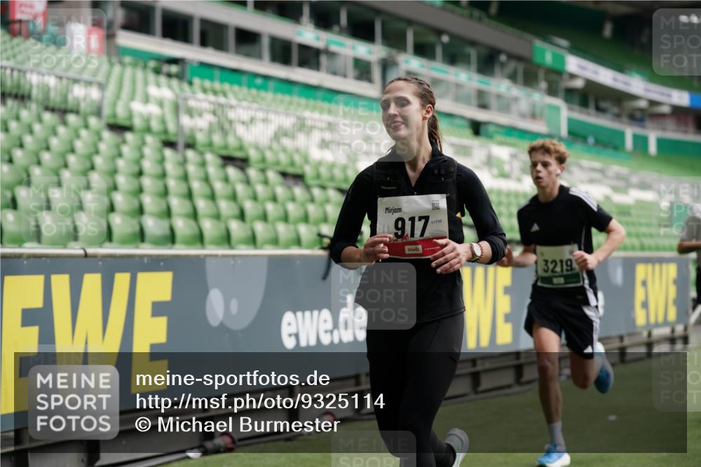 05.10.2025 - 20. swb-Marathon Bremen Michael Burmester http://msf.ph/oto/9325114 05.10.2025 12:44:23 Laufen im Stadion 288, 329, 506, 539, 548, 642, 657, 917, 1196, 2092, 2188, 2249, 3150, 3219, 3251, 3982, 4422, 5908, 6633, 7099, 7373, 7525, 7949, 8030, 8169, 8351, 8382, 577, 706, 1992, 2967, 3435, 3580, 4369, 4631, 4867, 5014, 5287, 5495, 5988, 6224, 6385, 6912, 7816, 7834, 8275, 8593, 9095 meine-sportfotos.de