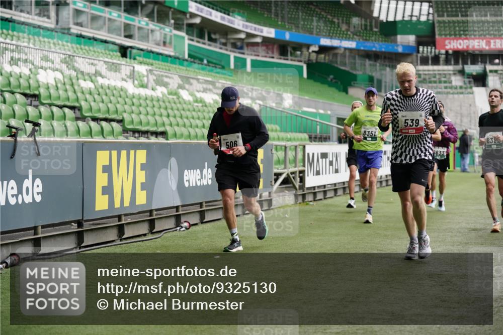 05.10.2025 - 20. swb-Marathon Bremen Michael Burmester http://msf.ph/oto/9325130 05.10.2025 12:44:27 Laufen im Stadion 288, 329, 506, 539, 548, 642, 657, 917, 1196, 2013, 2092, 2188, 2249, 3150, 3219, 3251, 3982, 4422, 5908, 6633, 7099, 7373, 7525, 7949, 8030, 8169, 8351, 8382, 288, 577, 706, 1992, 2967, 3435, 4369, 4631, 4867, 5014, 5287, 5495, 5988, 6385, 6912, 7816, 7834, 8275, 8593, 9095 meine-sportfotos.de