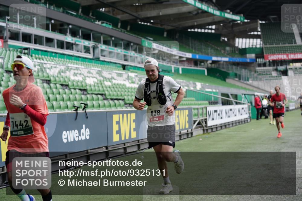 05.10.2025 - 20. swb-Marathon Bremen Michael Burmester http://msf.ph/oto/9325131 05.10.2025 12:33:47 Laufen im Stadion 121, 218, 307, 363, 474, 838, 900, 993, 1070, 1338, 1339, 1360, 1372, 1617, 1889, 1913, 2000, 2267, 3552, 4251, 5640, 6957, 6984, 7259, 7442, 8550, 8582, 9046, 369, 746, 850, 1494, 1928, 2682 meine-sportfotos.de