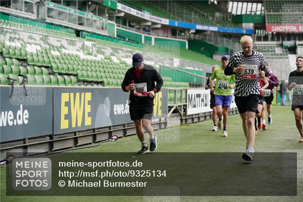 05.10.2025 - 20. swb-Marathon Bremen Michael Burmester http://msf.ph/oto/9325134 05.10.2025 12:44:27 Laufen im Stadion 288, 329, 506, 539, 548, 642, 657, 917, 1196, 2013, 2092, 2188, 2249, 3150, 3219, 3251, 3982, 4422, 5908, 6633, 7099, 7373, 7525, 7949, 8030, 8169, 8351, 8382, 288, 577, 706, 1992, 2967, 3435, 4369, 4631, 4867, 5014, 5287, 5495, 5988, 6385, 6912, 7816, 7834, 8275, 8593, 9095 meine-sportfotos.de