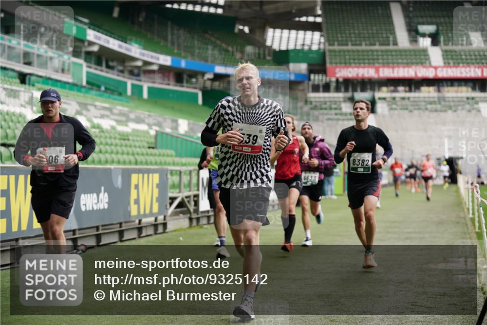 05.10.2025 - 20. swb-Marathon Bremen Michael Burmester http://msf.ph/oto/9325142 05.10.2025 12:44:28 Laufen im Stadion 329, 506, 539, 548, 642, 657, 917, 1196, 2013, 2092, 2188, 2249, 3150, 3219, 3251, 3982, 4422, 5908, 6633, 7099, 7373, 7525, 7949, 8030, 8169, 8351, 8382, 288, 706, 1992, 2967, 3435, 4369, 4631, 4867, 5014, 5287, 5495, 5988, 6385, 6912, 7816, 7834, 8275, 8593, 9095 meine-sportfotos.de