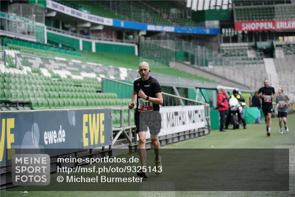 05.10.2025 - 20. swb-Marathon Bremen Michael Burmester http://msf.ph/oto/9325143 05.10.2025 12:33:52 Laufen im Stadion 121, 307, 363, 474, 838, 900, 993, 1070, 1338, 1339, 1360, 1372, 1617, 1889, 1913, 2000, 2267, 3552, 4251, 5640, 6957, 6984, 7259, 7442, 8550, 8582, 9046, 218, 369, 746, 850, 1494, 1928, 2682 meine-sportfotos.de