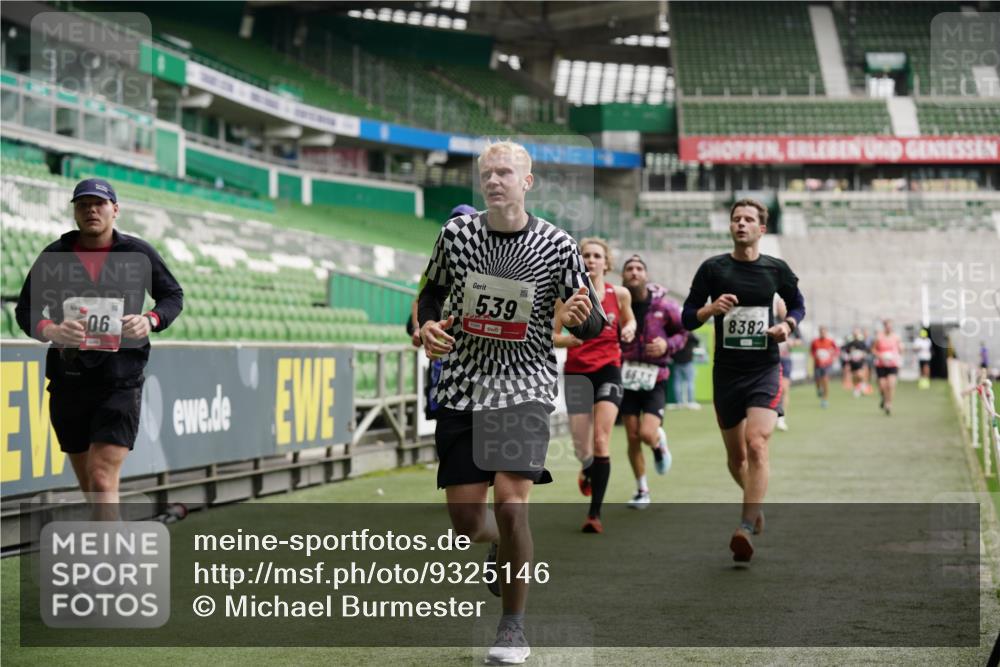 05.10.2025 - 20. swb-Marathon Bremen Michael Burmester http://msf.ph/oto/9325146 05.10.2025 12:44:28 Laufen im Stadion 329, 506, 539, 548, 642, 657, 917, 1196, 2013, 2092, 2188, 2249, 3150, 3219, 3251, 3982, 4422, 5908, 6633, 7099, 7373, 7525, 7949, 8030, 8169, 8351, 8382, 288, 706, 1992, 2967, 3435, 4369, 4631, 4867, 5014, 5287, 5495, 5988, 6385, 6912, 7816, 7834, 8275, 8593, 9095 meine-sportfotos.de