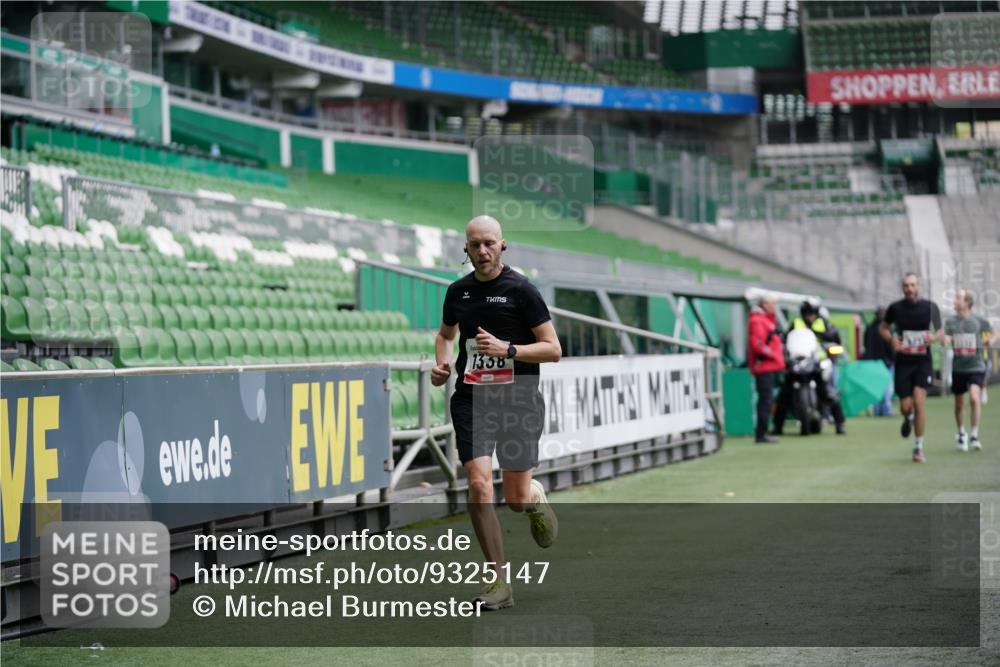 05.10.2025 - 20. swb-Marathon Bremen Michael Burmester http://msf.ph/oto/9325147 05.10.2025 12:33:52 Laufen im Stadion 121, 307, 363, 474, 838, 900, 993, 1070, 1338, 1339, 1360, 1372, 1617, 1889, 1913, 2000, 2267, 3552, 4251, 5640, 6957, 6984, 7259, 7442, 8550, 8582, 9046, 218, 369, 746, 850, 1494, 1928, 2682 meine-sportfotos.de