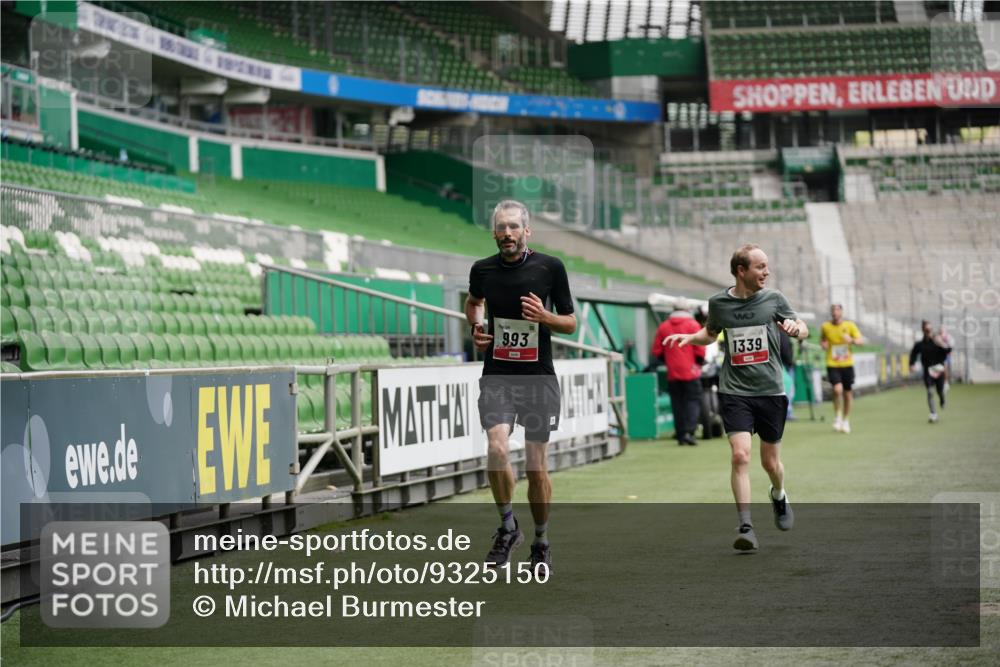 05.10.2025 - 20. swb-Marathon Bremen Michael Burmester http://msf.ph/oto/9325150 05.10.2025 12:33:57 Laufen im Stadion 307, 363, 474, 838, 900, 993, 1034, 1070, 1338, 1339, 1360, 1372, 1444, 1889, 2000, 3552, 5640, 6984, 7259, 7442, 8550, 9046, 121, 218, 369, 850, 1494, 1617, 1913, 1928, 2267, 4251, 6957, 8582 meine-sportfotos.de