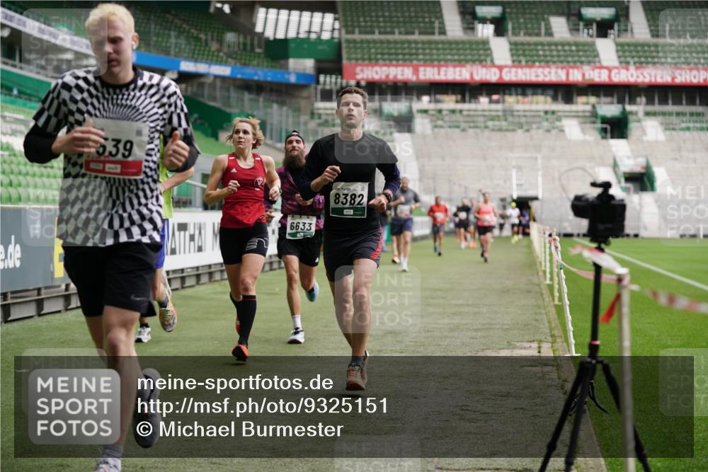05.10.2025 - 20. swb-Marathon Bremen Michael Burmester http://msf.ph/oto/9325151 05.10.2025 12:44:28 Laufen im Stadion 329, 506, 539, 548, 642, 657, 917, 1196, 2013, 2092, 2188, 2249, 3150, 3219, 3251, 3982, 4422, 5908, 6633, 7099, 7373, 7525, 7949, 8030, 8169, 8351, 8382, 288, 706, 1992, 2967, 3435, 4369, 4631, 4867, 5014, 5287, 5495, 5988, 6385, 6912, 7816, 7834, 8275, 8593, 9095 meine-sportfotos.de