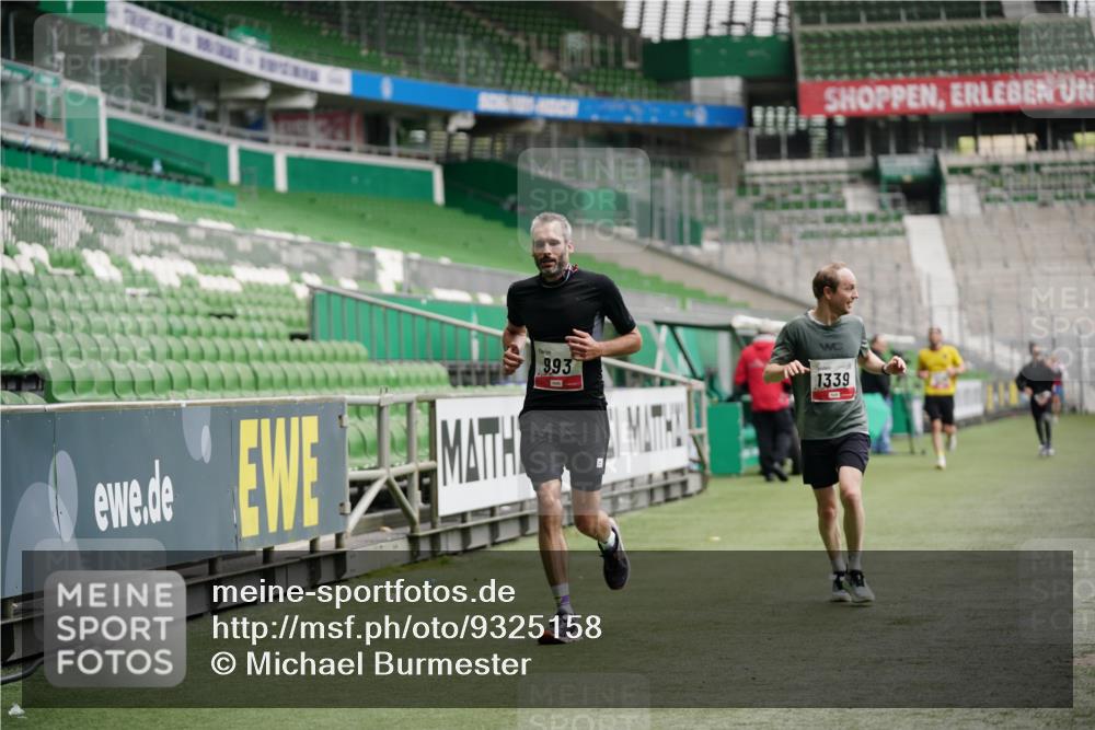 05.10.2025 - 20. swb-Marathon Bremen Michael Burmester http://msf.ph/oto/9325158 05.10.2025 12:33:58 Laufen im Stadion 307, 363, 474, 838, 900, 993, 1034, 1070, 1338, 1339, 1360, 1372, 1444, 1889, 2000, 3552, 5640, 6984, 7259, 7442, 8550, 9046, 121, 218, 369, 850, 1617, 1913, 1928, 2267, 4251, 6957, 8582 meine-sportfotos.de